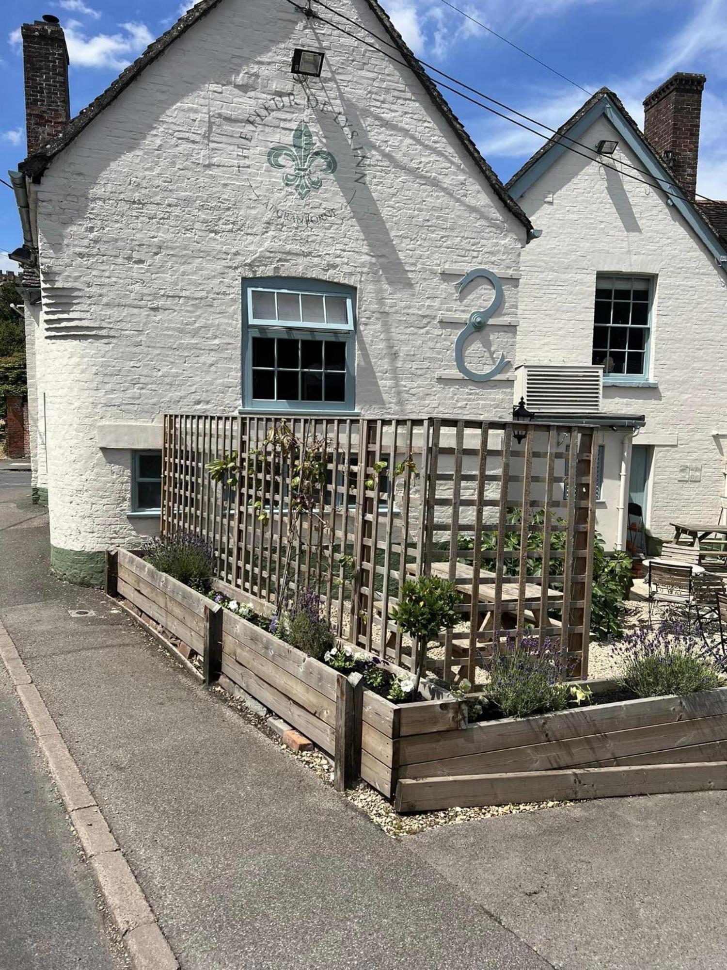 The Fleur De Lys Hotel Cranborne Exterior photo